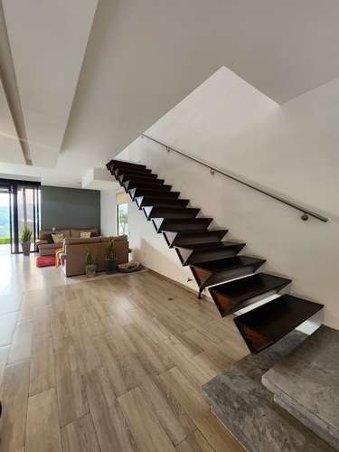 Se Vende Casa en Residencial Altema, Nuevo Cuscatlán 