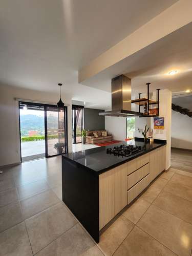 Se Vende Casa en Residencial Altema, Nuevo Cuscatlán 
