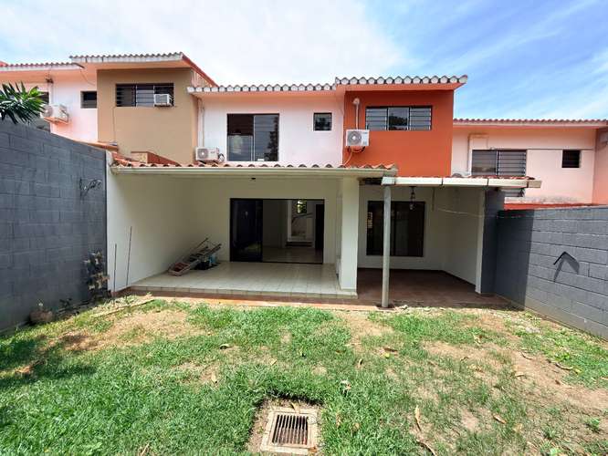  SE VENDE CASA RESIDENCIAL MIRAMAR, de 2 plantas, tiene 300 v2 de terreno y 160 mts2 de construccion, cochera 2 vehícu - Imagen 12