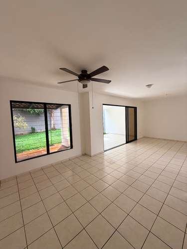  SE VENDE CASA RESIDENCIAL MIRAMAR, de 2 plantas, tiene 300 v2 de terreno y 160 mts2 de construccion, cochera 2 vehícu - Imagen 10
