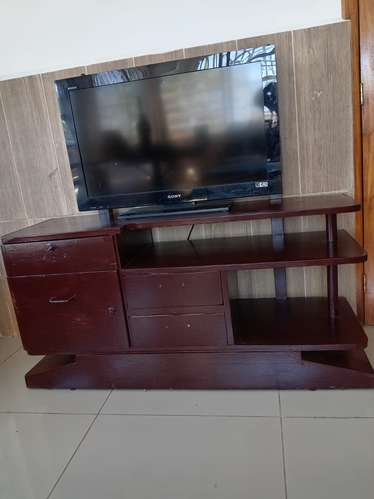 Mesa de TV Madera Cedro $75