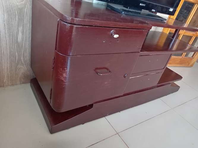 Mesa de TV Madera Cedro $75 - Imagen 6
