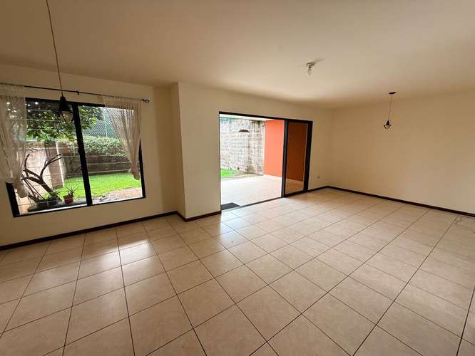  SE ALQUILA CASA MIRAMAR, de 2 plantas, tiene 300 v2 de terreno y 160 mts2 de construccion, cochera 2 vehículos, sala, - Imagen 6