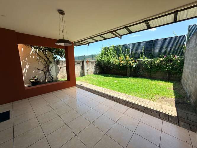  SE ALQUILA CASA MIRAMAR, de 2 plantas, tiene 300 v2 de terreno y 160 mts2 de construccion, cochera 2 vehículos, sala, - Imagen 2