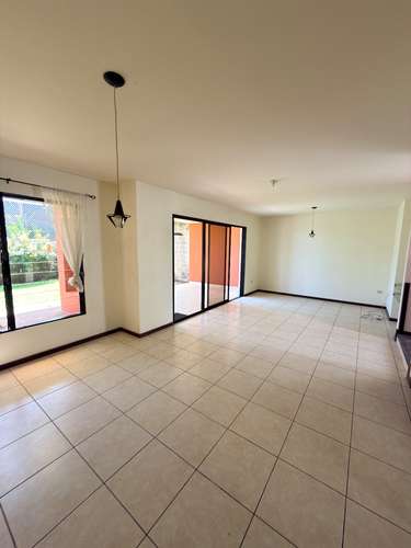  SE ALQUILA CASA MIRAMAR, de 2 plantas, tiene 300 v2 de terreno y 160 mts2 de construccion, cochera 2 vehículos, sala, - Imagen 14