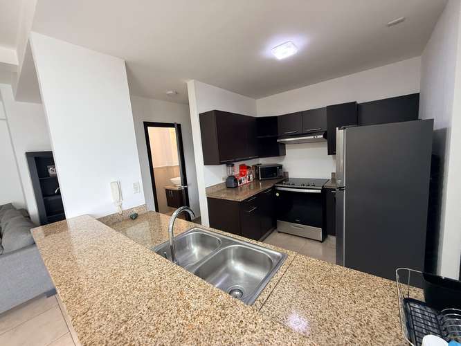  SE ALQUILA APARTAMENTO TORRE 21 SAN BENITO, AMUEBLADO, tiene 117.3 Mts2 Consta de: . Sala Comedor . Baño social . Coc