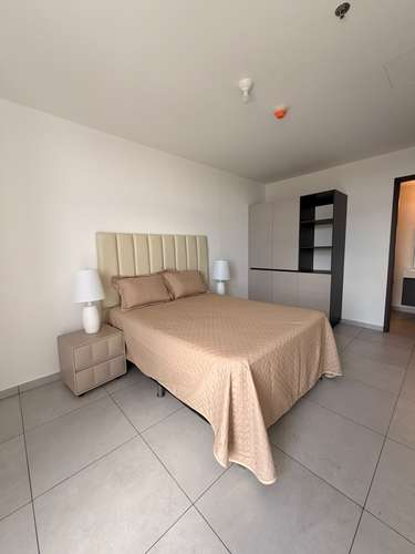  SE ALQUILA APARTAMENTO ALTURAS DEL BOSQUE, AMUEBLADO, Nuevo Cuscatlan!  -119 mts2  -Habitación principal con walking  - Imagen 4