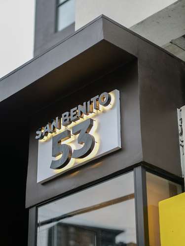 En alquiler Apartamento a Estrenar Zona Rosa - San Benito| San Salvador| 2 Hab| 2B| 1350/mes. - Imagen 1