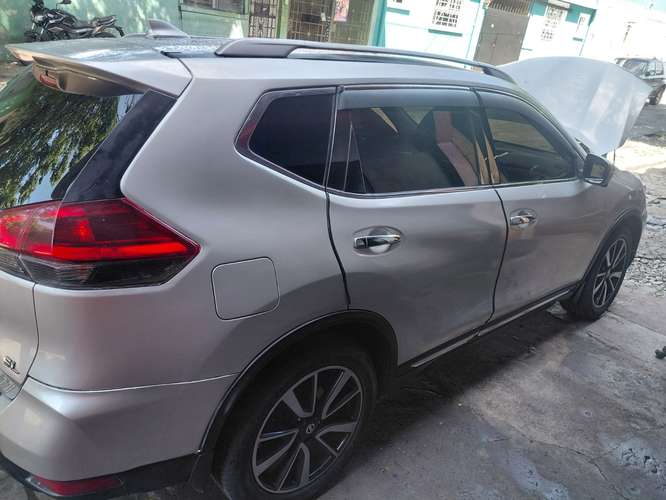 Vendo bonita Nissan Rogue SL 2018 4×2