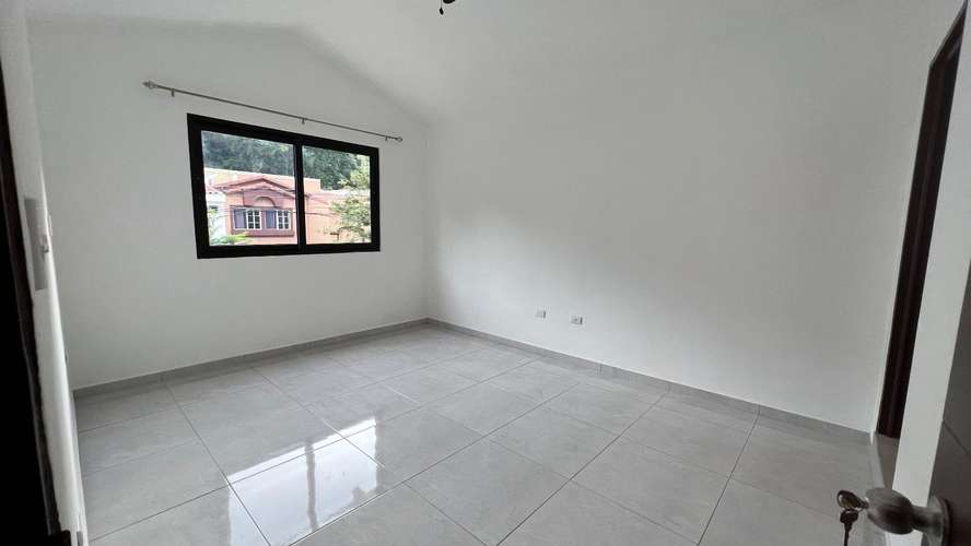  CASA EN ALQUILER EN BOSQUES DE SANTA ELENA 2 | CON MANTENIMIENTO INCLUIDO