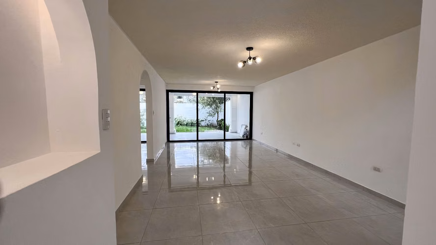  CASA EN ALQUILER EN BOSQUES DE SANTA ELENA 2 | CON MANTENIMIENTO INCLUIDO