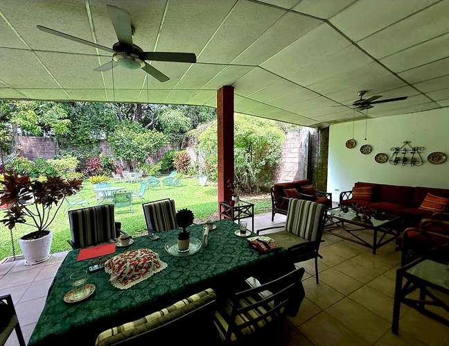 Amplia casa en venta en Lomas de San Francisco, excelente ubicación en San Salvador