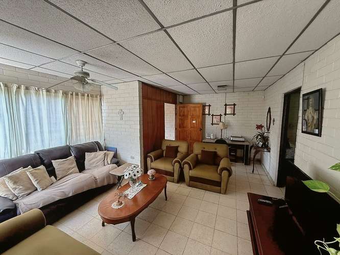 Amplia casa en venta en Lomas de San Francisco, excelente ubicación en San Salvador