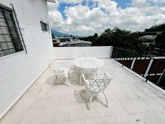 Amplia casa en venta en Lomas de San Francisco, excelente ubicación en San Salvador