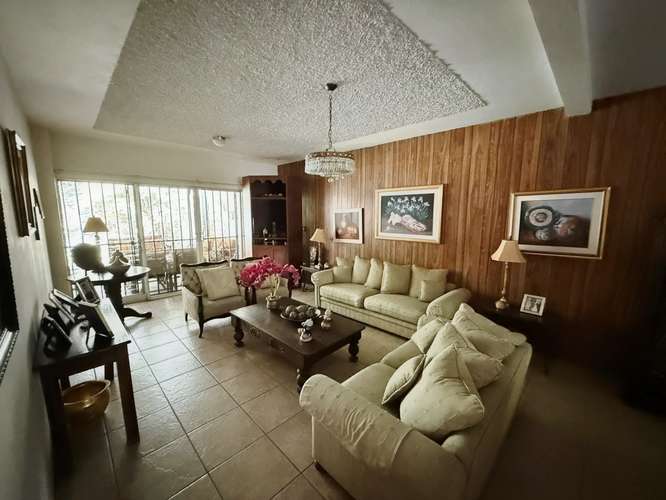 Amplia casa en venta en Lomas de San Francisco, excelente ubicación en San Salvador