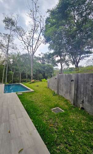 Exclusiva casa de 5 dormitorios con piscina y jardín en El Encanto, La Libertad