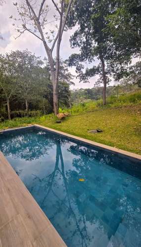 Exclusiva casa de 5 dormitorios con piscina y jardín en El Encanto, La Libertad