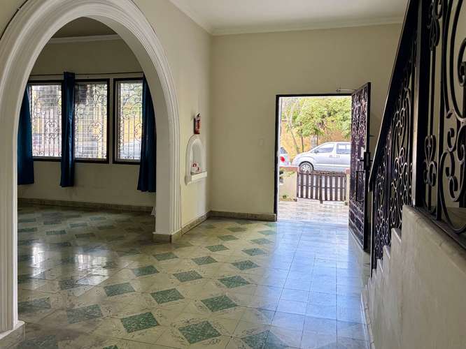 Local Comercial para Rest, Café Gourmet, Consultorio u Oficina (63 m²) – Col. Flor Blanca (Cercano a Hospital Rosales)