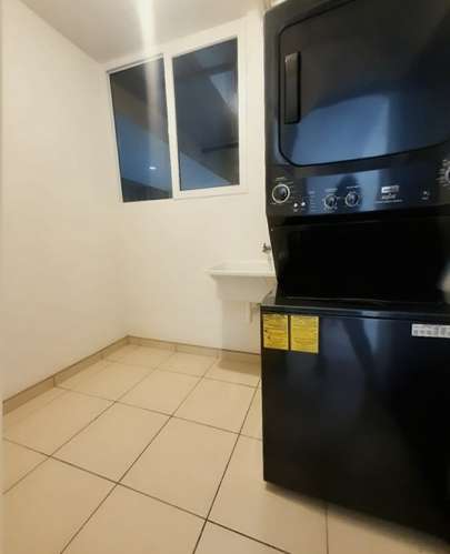 Apartamento semiamueblado de 3 dormitorios en  Vista Tower San Salvador