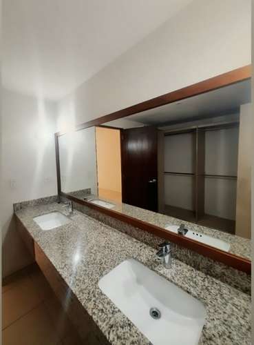 Apartamento semiamueblado de 3 dormitorios en  Vista Tower San Salvador