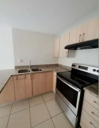 Apartamento semiamueblado de 3 dormitorios en  Vista Tower San Salvador