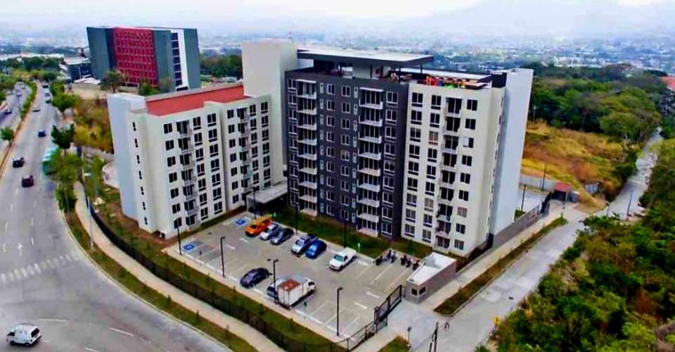 Apartamento semiamueblado de 3 dormitorios en  Vista Tower San Salvador