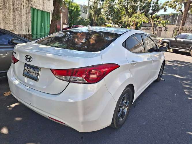 Hyundai Elentra Año 2012 Automatico