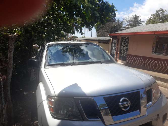 Vendo o cambio Nissan Frontier 4x4 2016 aire funcionando bien cambio por algún vehículo más ribete a mi favor
