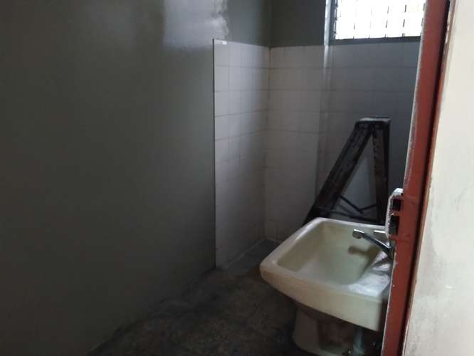 Se alquila local comercial centro de SS.  100 m2