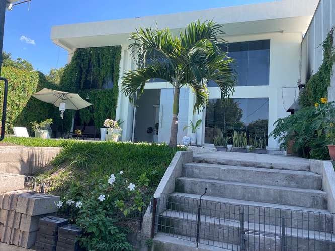  EN VENTA | CASA CON DETALLES MODERNOS Y CON AMPLIA BODEGA EN ZONA DE GRAN PLUSVALÍA 