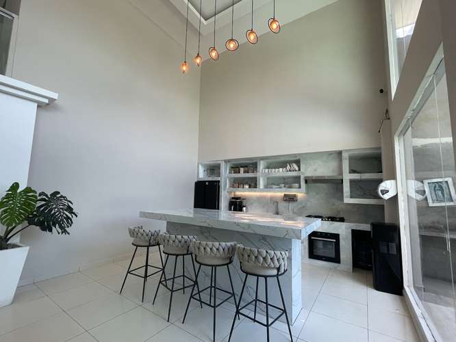  EN VENTA | CASA CON DETALLES MODERNOS Y CON AMPLIA BODEGA EN ZONA DE GRAN PLUSVALÍA 