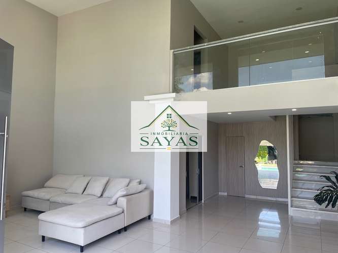  EN VENTA | CASA CON DETALLES MODERNOS Y CON AMPLIA BODEGA EN ZONA DE GRAN PLUSVALÍA 