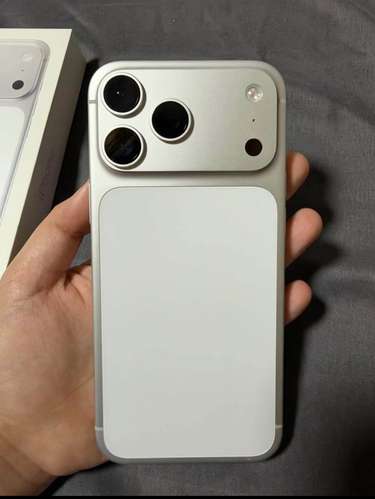 Iphone 17 pro max color silver 256G
