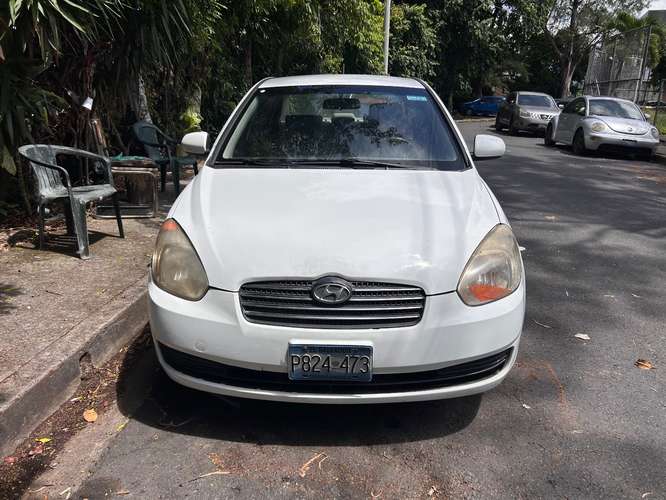 Hyundai accent 2010