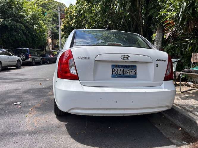 Hyundai accent 2010