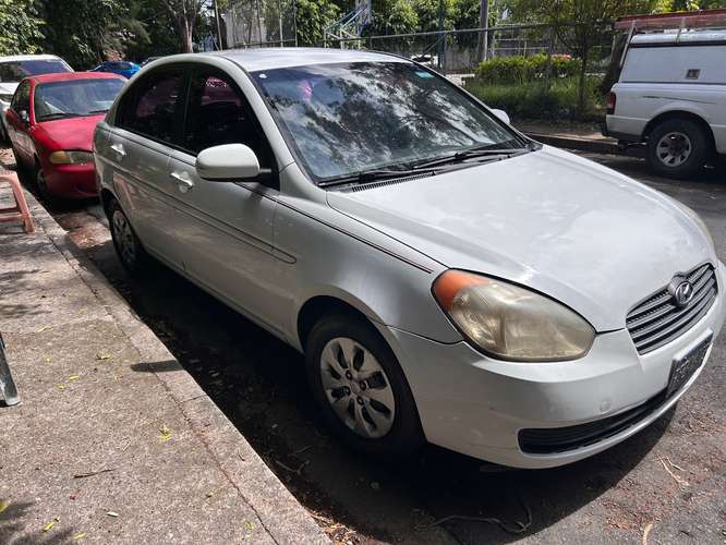 Hyundai accent 2010