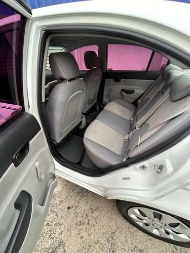 Hyundai accent 2010