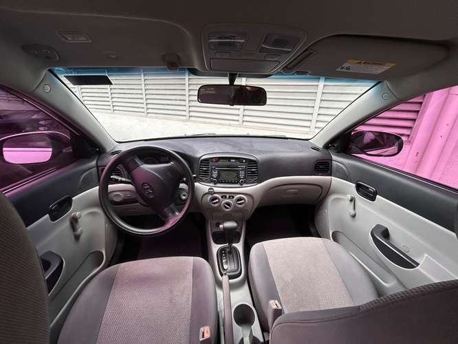 Hyundai accent 2010
