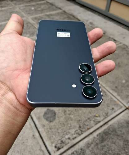 Vendo Samsung S25 FE 128GB/8GB de RAM liberado como nuevo a toda prueba $385
