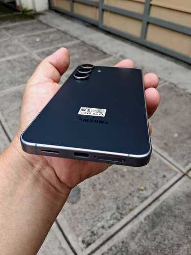 Vendo Samsung S25 FE 128GB/8GB de RAM liberado como nuevo a toda prueba $385