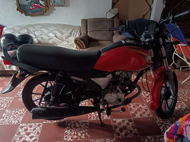 Se vende moto Yamaha Crux Rev
