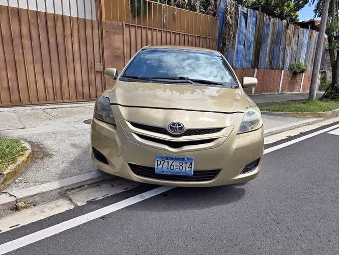 Toyota Yaris Automático Eléctrico Año 2012