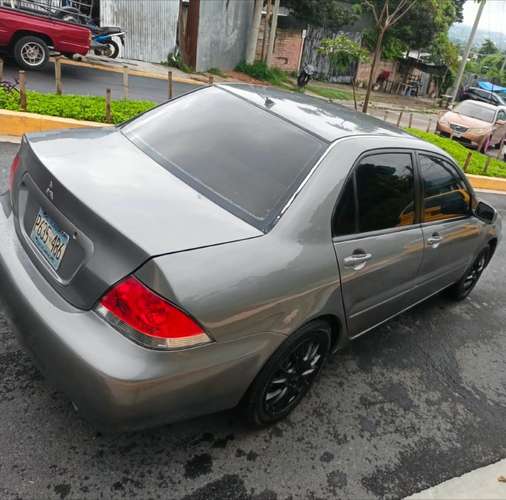 MITSUBISHI LANCER 2004 Traspaso Directo  4 puertas  Caja automática ATF Aire Acondicionado