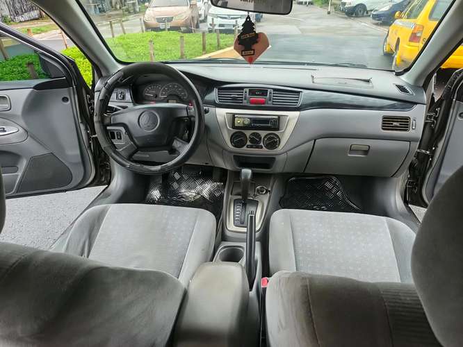 MITSUBISHI LANCER 2004 Traspaso Directo  4 puertas  Caja automática ATF Aire Acondicionado