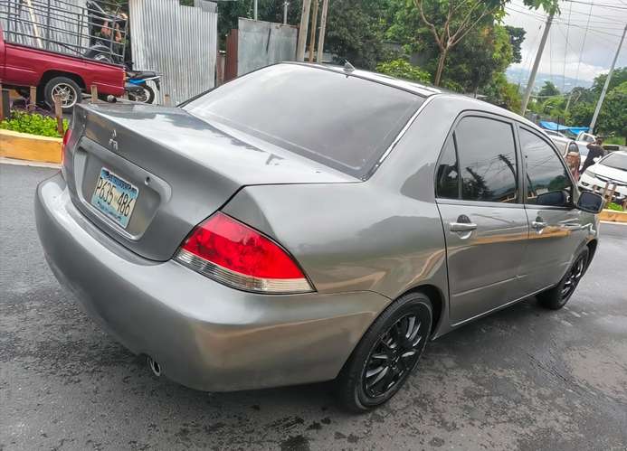 MITSUBISHI LANCER 2004 Traspaso Directo  4 puertas  Caja automática ATF Aire Acondicionado