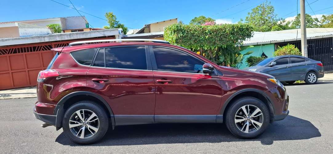 TOYOTA RAV4 STANDARD DE AGENCIA EL SALVADOR ¡NUNCA CHOCADA! 
