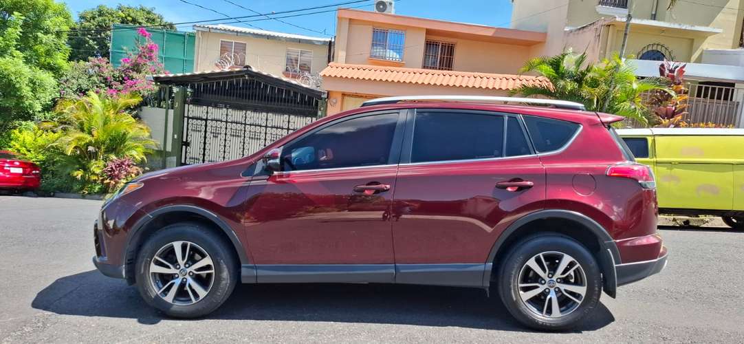 TOYOTA RAV4 STANDARD DE AGENCIA EL SALVADOR ¡NUNCA CHOCADA! 