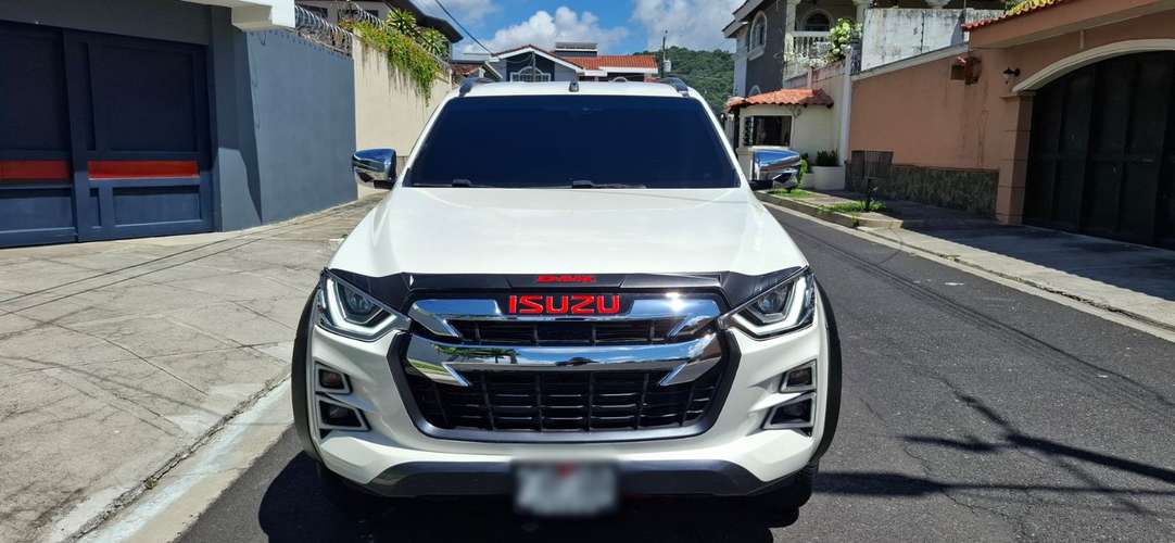 ISUZU DMAX HIGHLANDER AUTOMÁTICO 3.0 IMPECABLE - Imagen 13