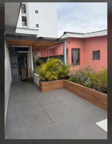 Casa de 2 niveles amueblada con 3 dormitorios y terraza en San Salvador - Imagen 4