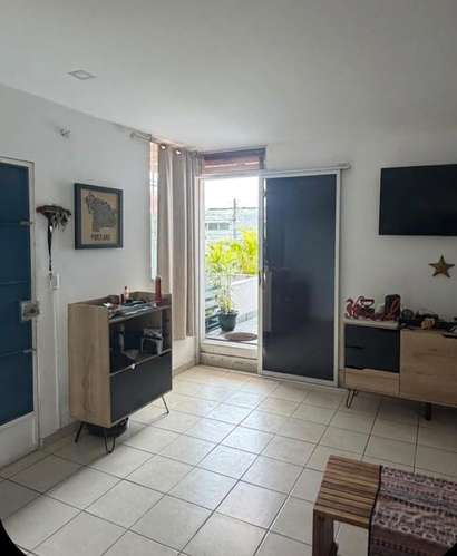 Casa de 2 niveles amueblada con 3 dormitorios y terraza en San Salvador - Imagen 3